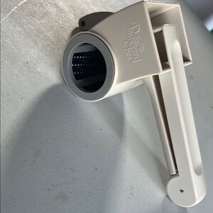 Pampered Chef‎ Cream Rotary Grater